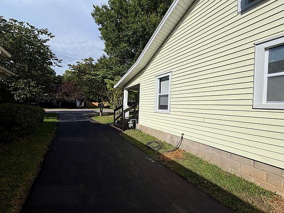 5th image of 194 Rosemont Gdn