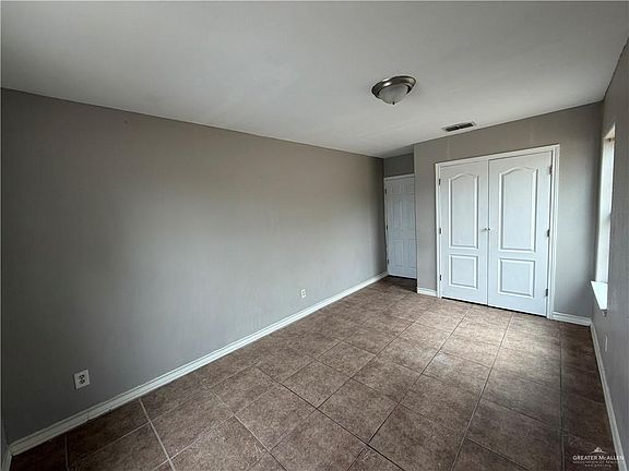 5th image of 604 E Schunior St
