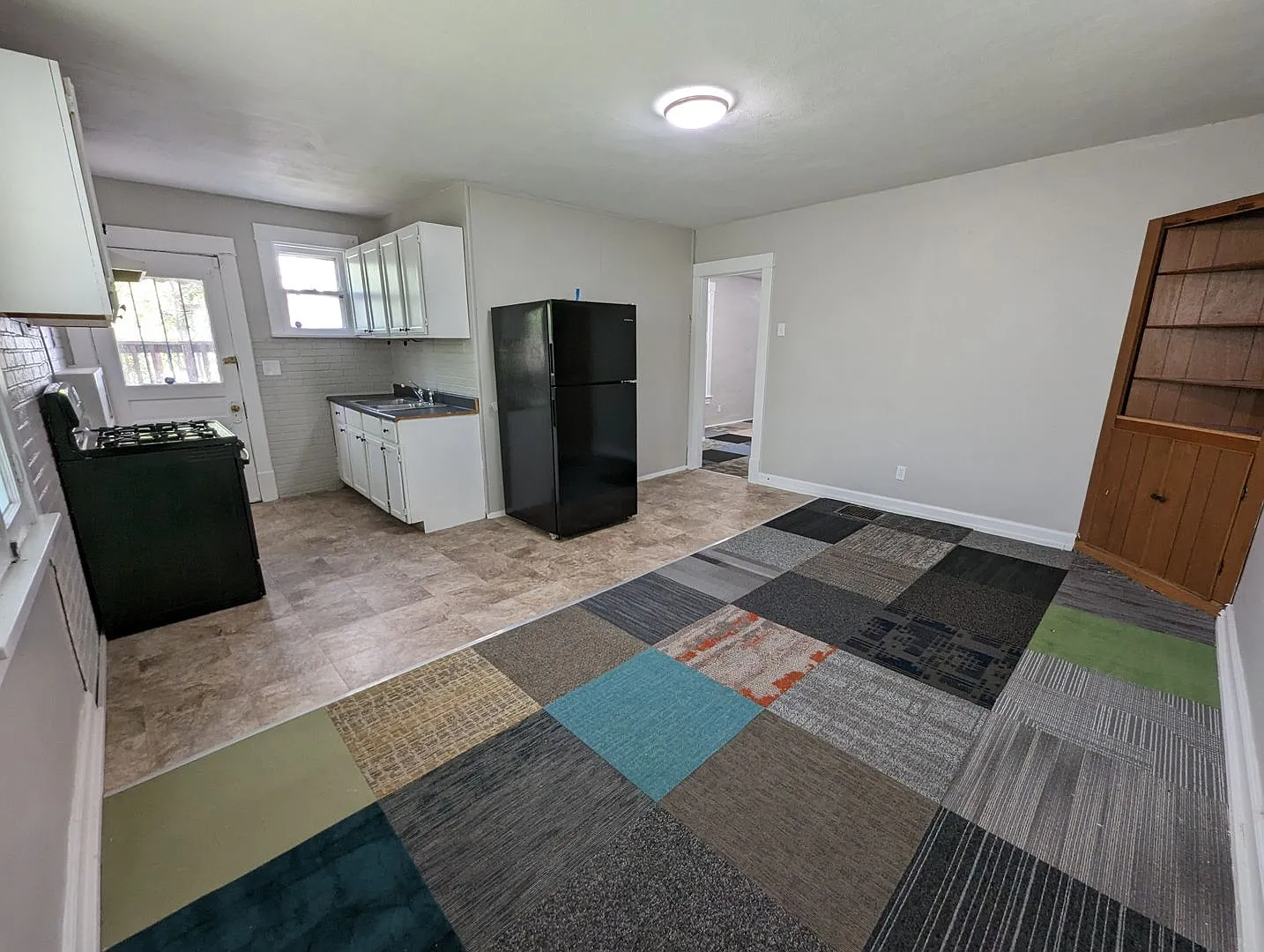 5652 Helen Ave photo 1