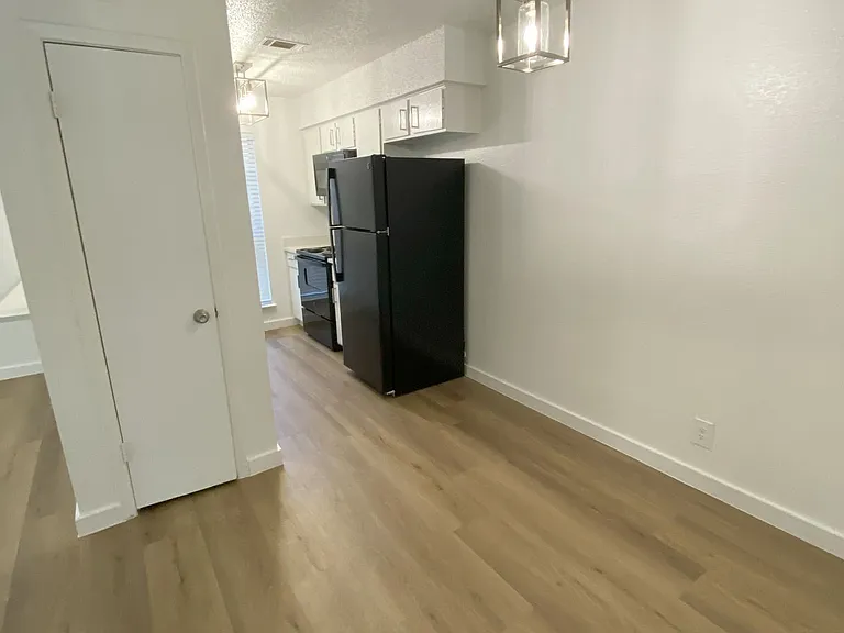 St. Edwards Place Apartments — Photo 3