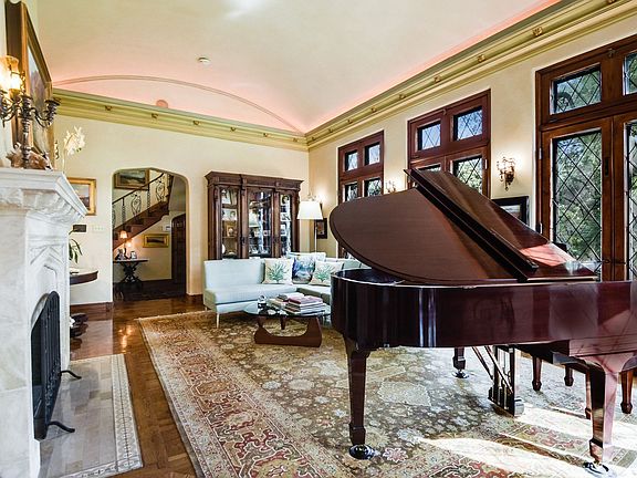 4th image of 306 E Hermosa Dr