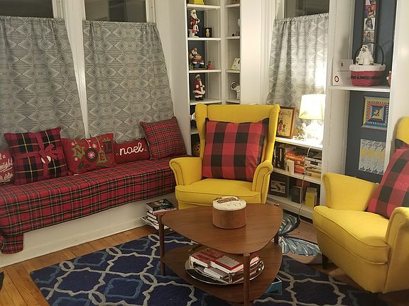 Living room- angle 2