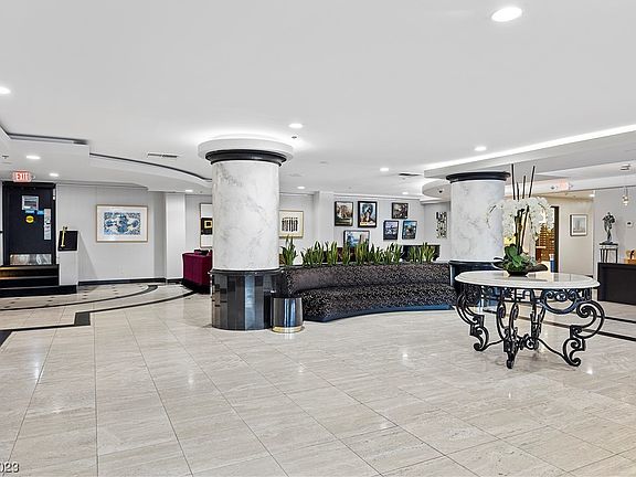 4th image of 3111 Bel Air Dr Unit 17H