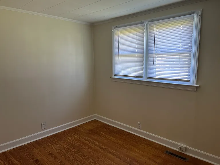 207 Russell St — Photo 7