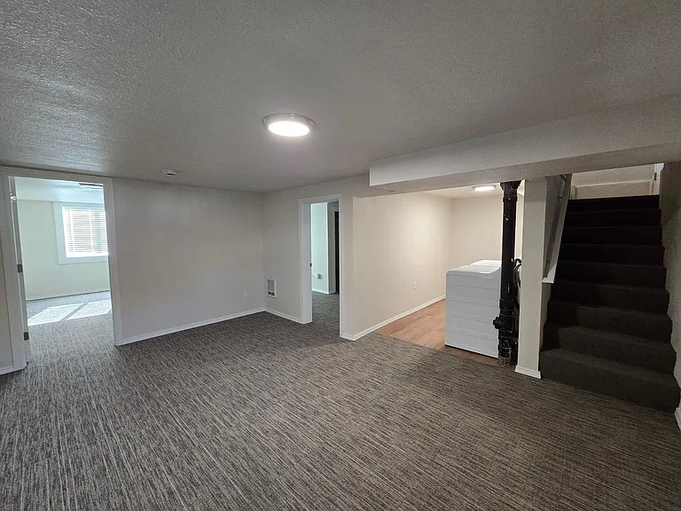 713 W Bonneville St — Photo 9