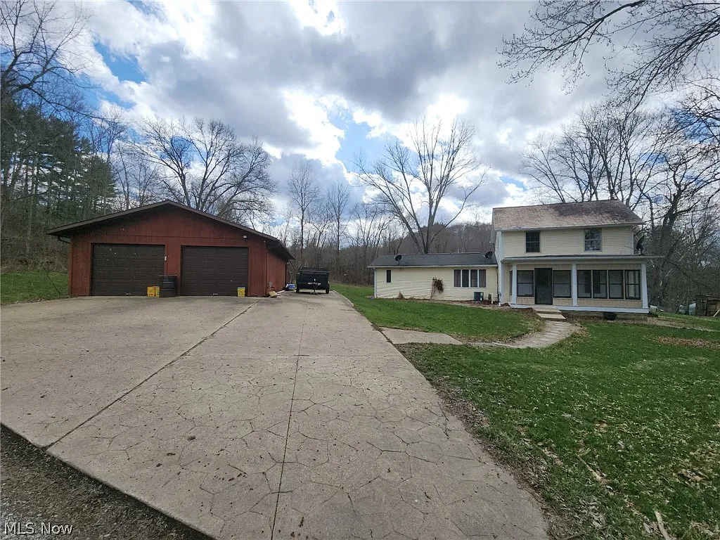 6784 Old Zoarville Rd NE photo 1