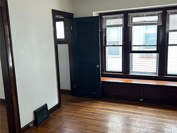 4th image of 4419 Henritze Ave