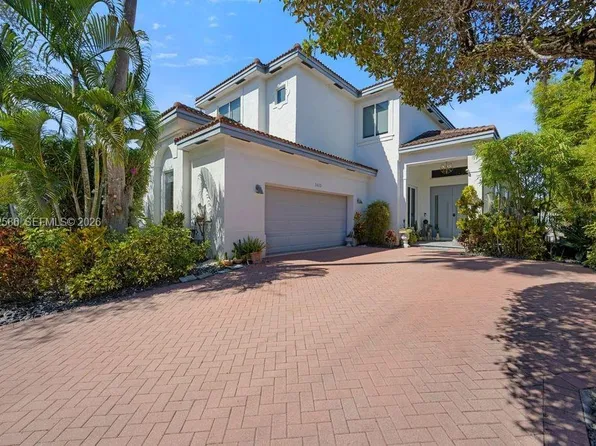 1615 NE 196th St, Miami, FL 33179