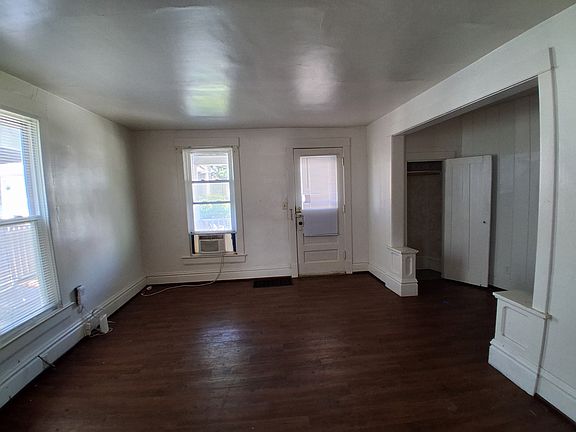 5th image of 403 1/2 E Monroe St
