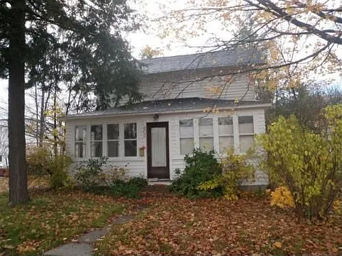 203 Marion Ave photo 1