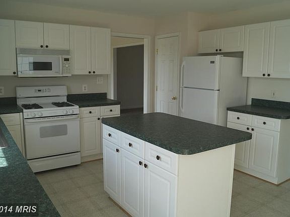 5th image of 4 Hubbard Ct