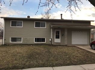 407 Tanglewood Dr, Streamwood, IL 60107