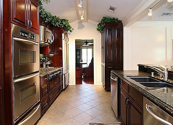 4th image of 6920 Robin Willow Dr