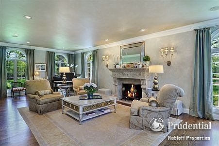 3rd image of 1151 Evergreen Dr