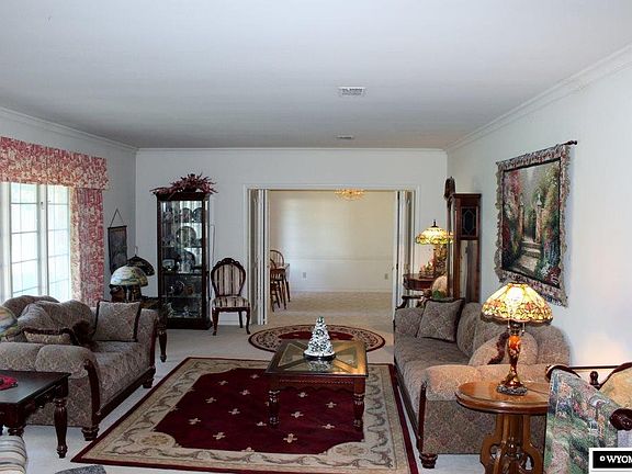 4th image of 825 Roundtop Dr