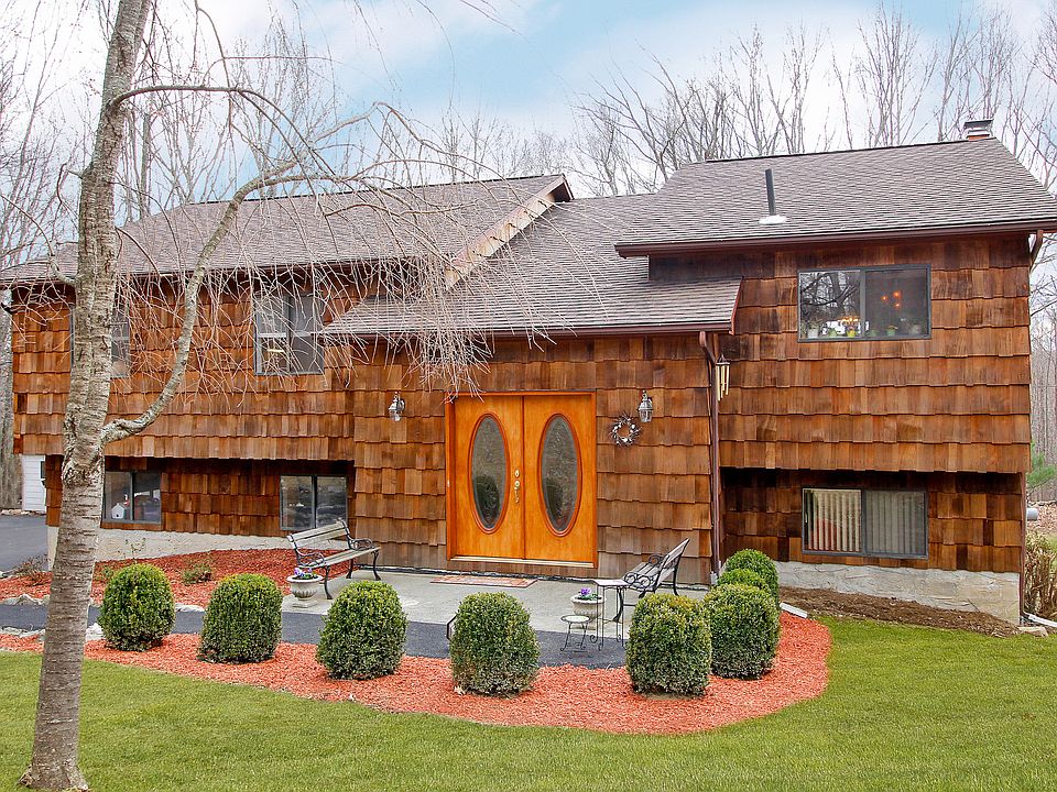 1st image of 14 Victor Ln