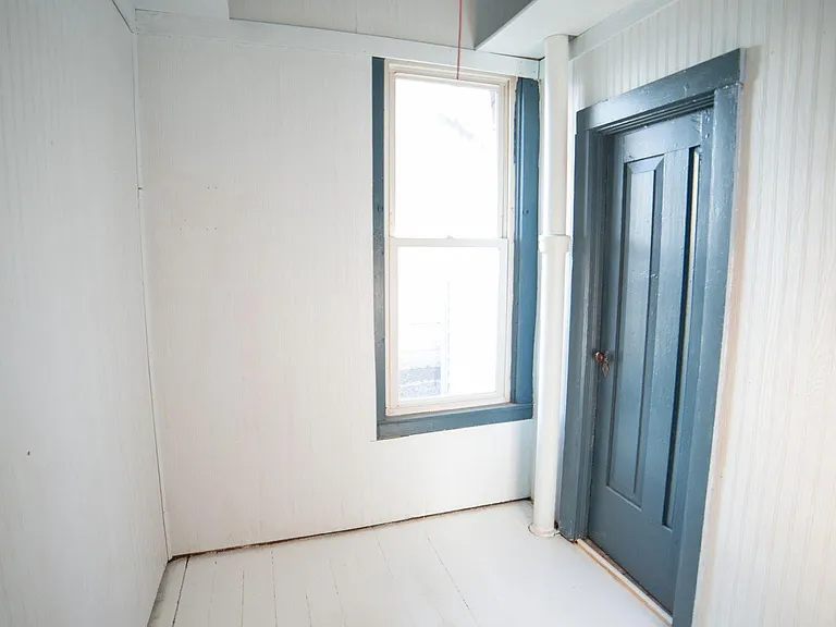 218 Baldwin St #A — Photo 12