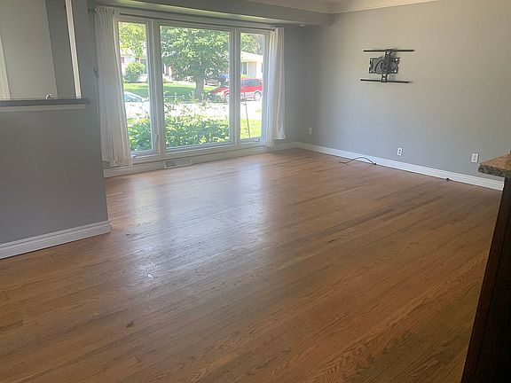 3rd image of 1006 Woodlawn Ave