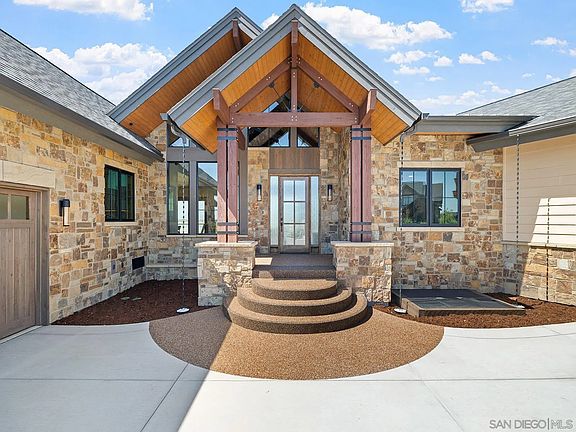 3rd image of 2823 Majestic View Dr