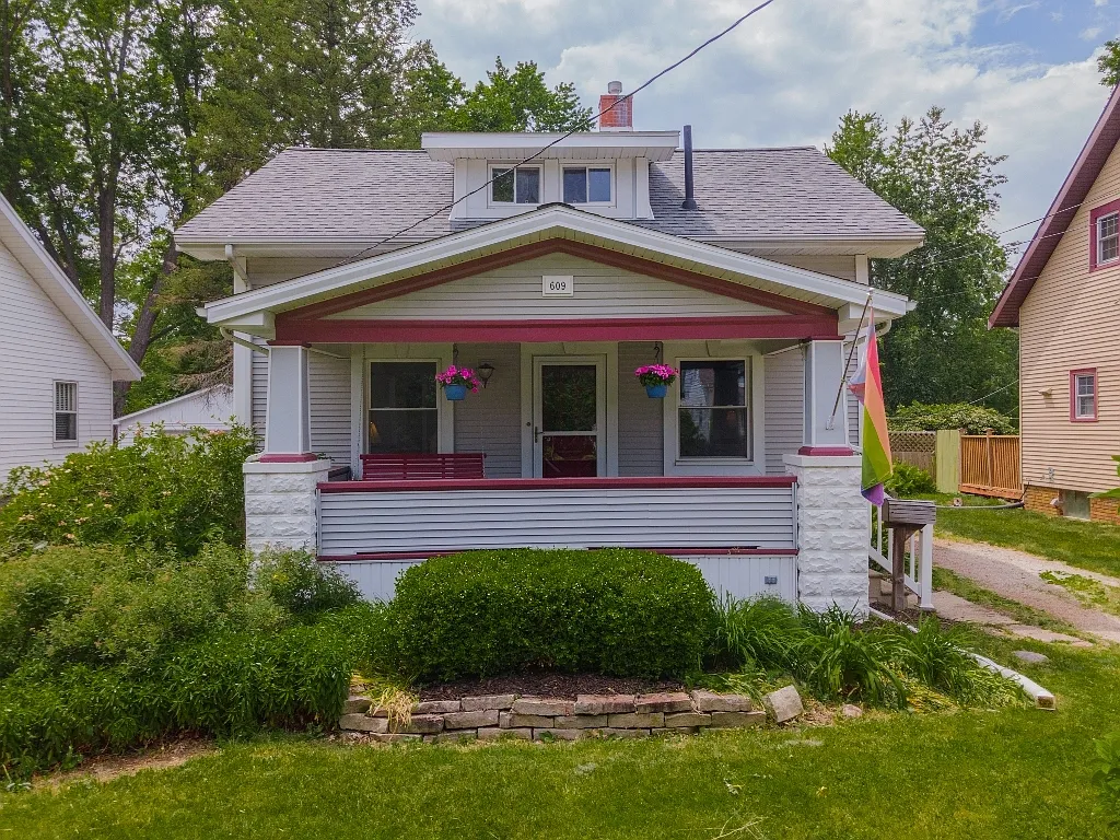 609 Vale St photo 1