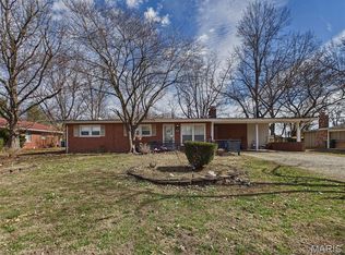 58 Harmon Dr, Lebanon, IL 62254
