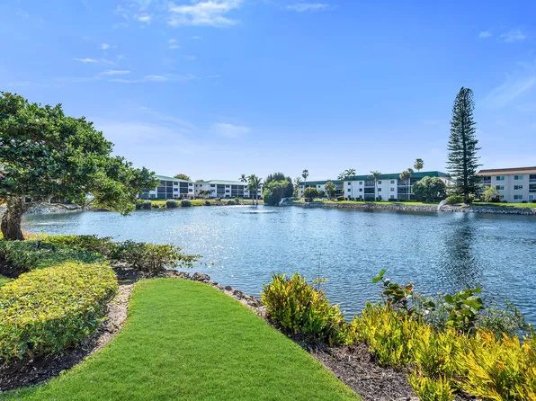 3055 Riviera Dr APT 102, Naples, FL 34103