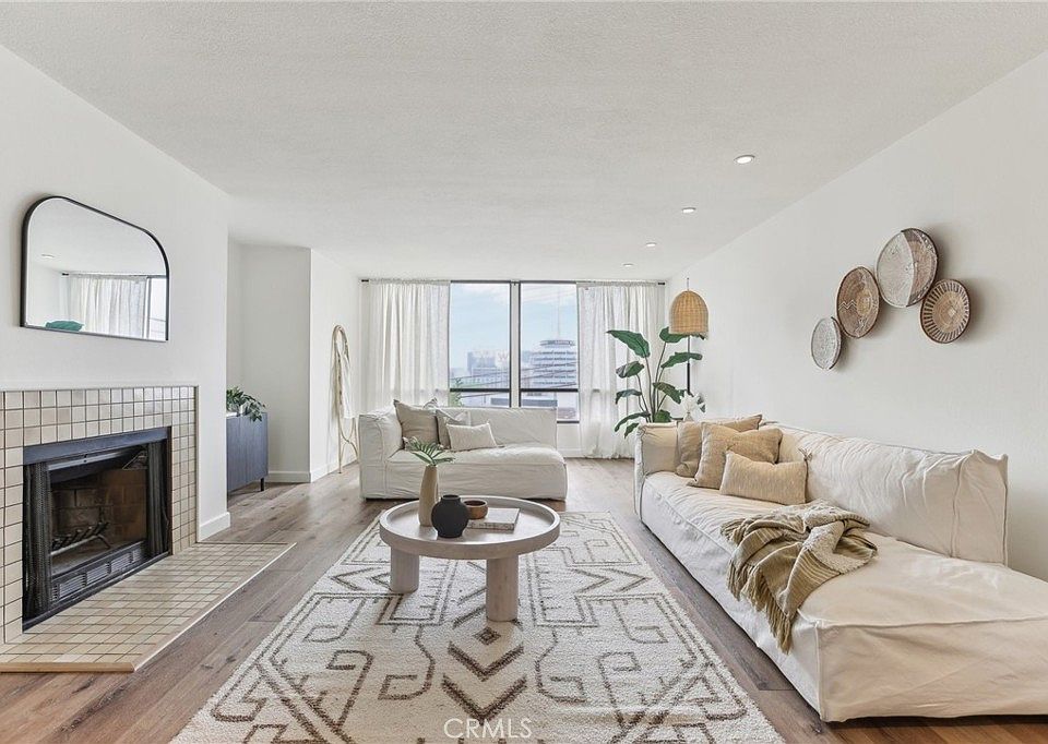 1st image of 1900 Vine St APT 102