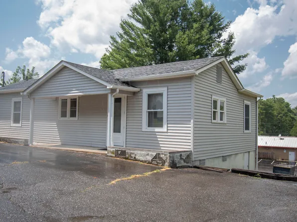 203 Howard St SE, Floyd, VA 24091