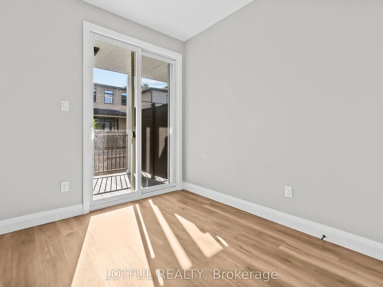 516 Tweedsmuir Ave #D — Photo 10