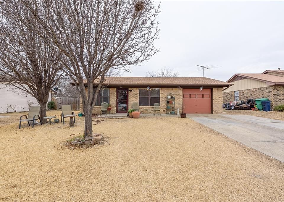 1st image of 605 Campbell Ln
