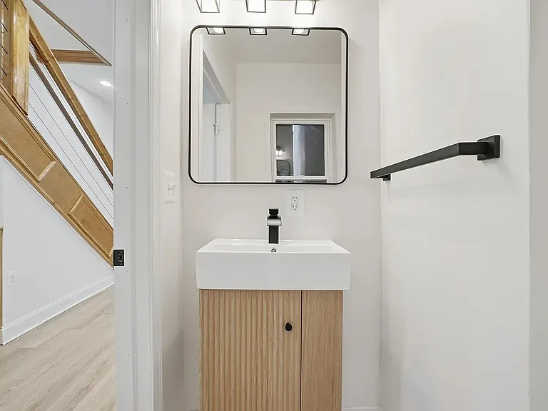 744 N Patterson Park Ave — Photo 16
