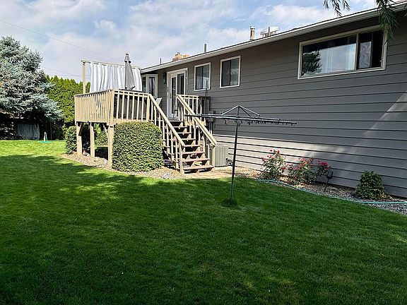 5th image of 701 S Hillcrest Dr