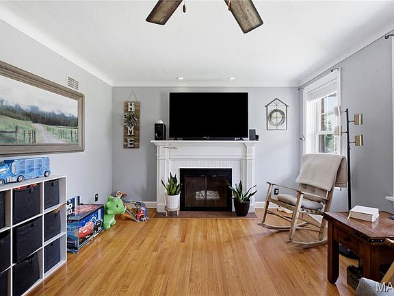 3rd image of 6329 Darlow Dr