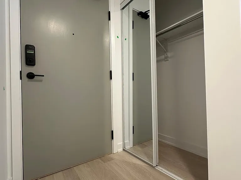 5105 Hurontario St #2208 — Photo 17