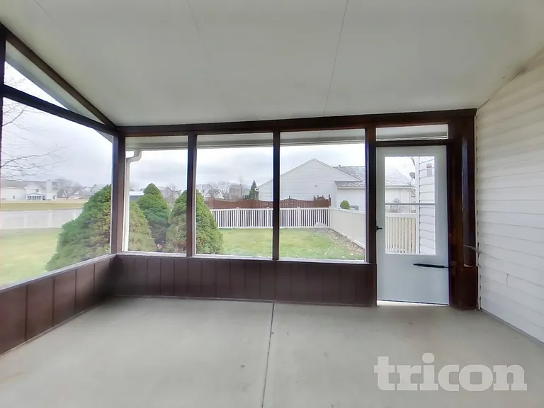 1197 Kinross Dr — Photo 3