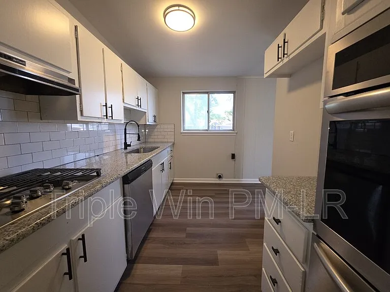 1516 Gregory St — Photo 15