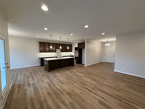 4th image of 1003 George Ct