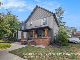 1220 Sherman St SE, Grand Rapids, MI