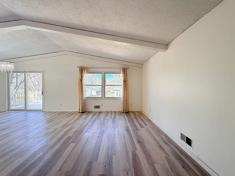 18056 S Shore Ln W — Photo 6