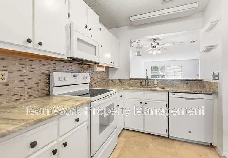 1161 Shadow Lake Cir #E — Photo 10