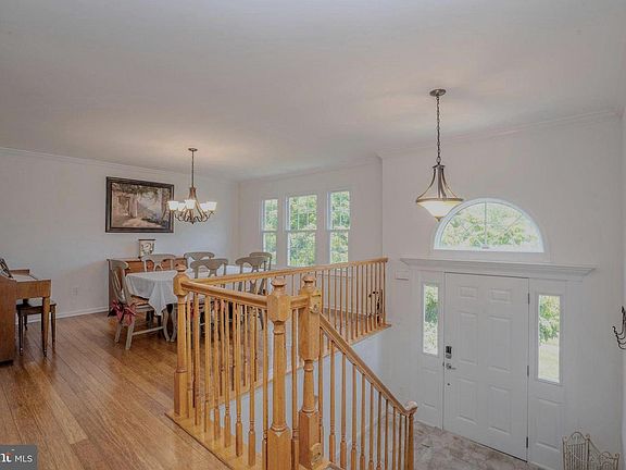 3rd image of 8 Amberfield Rd