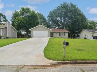 6070 Chaseland Dr, Rex, GA 30273