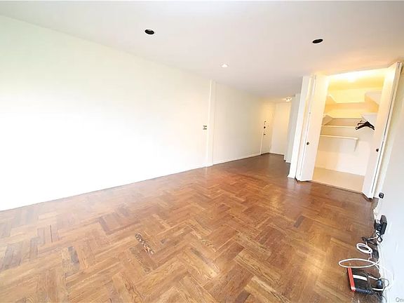 3rd image of 3901 Independence Ave APT 4P