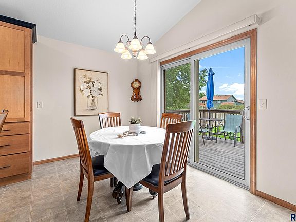 2nd image of 801 Honeysuckle Dr