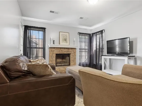 12665 W 110th Ter, Overland Park, KS 66210