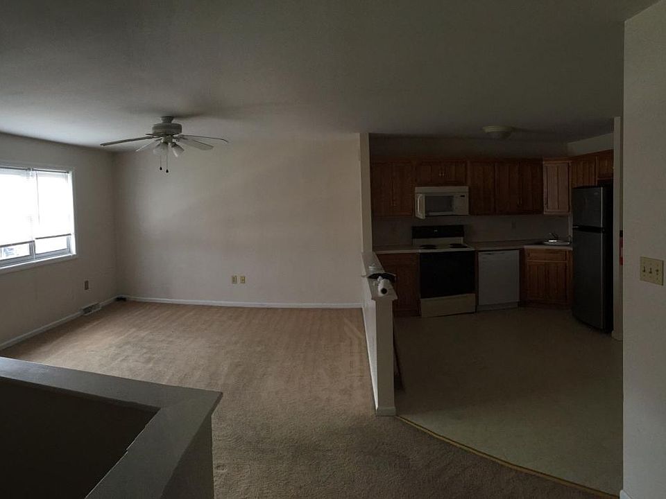 2nd image of 151 Pickwick Pl