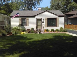 3942 Elm St, Downers Grove, IL 60515