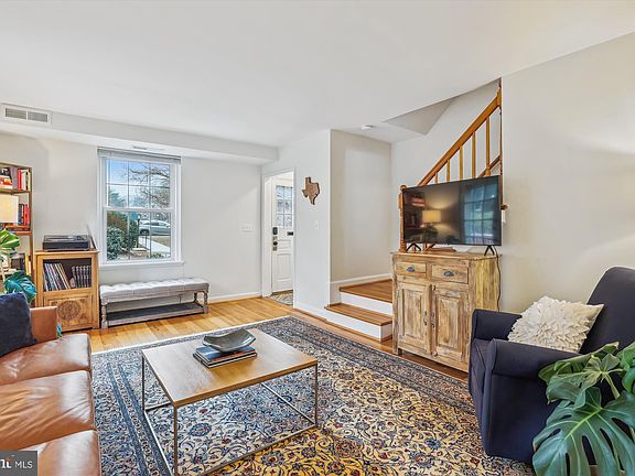 3rd image of 3327 S Wakefield St #B