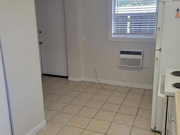 5th image of 1120 17th St N APT 4