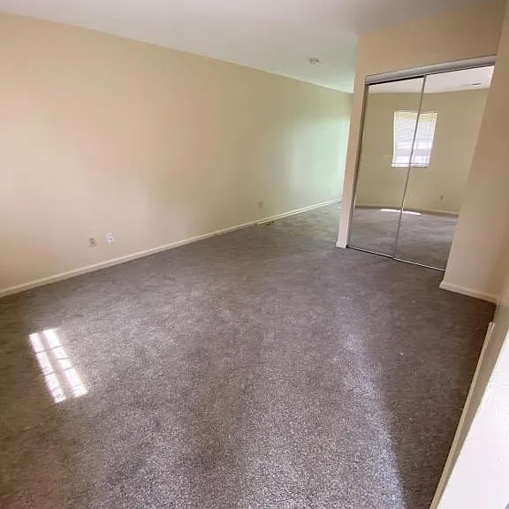 407 Kensington Dr — Photo 6